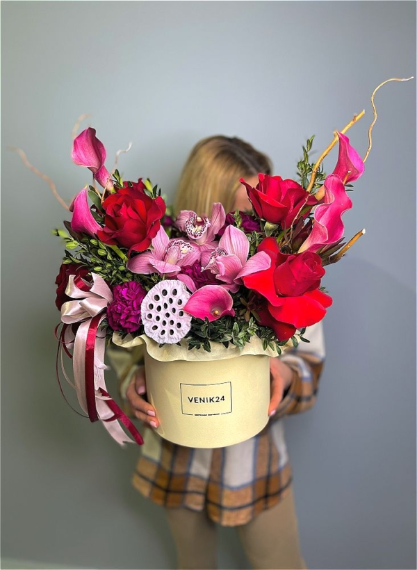 Цветы в коробке Premium "Вамп"